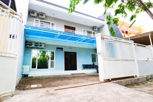 thumbnail: Front of property