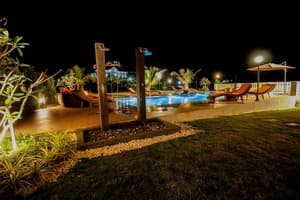 thumbnail: Outdoor pool