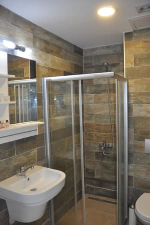 thumbnail: Bathroom shower
