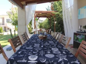 thumbnail: Outdoor dining