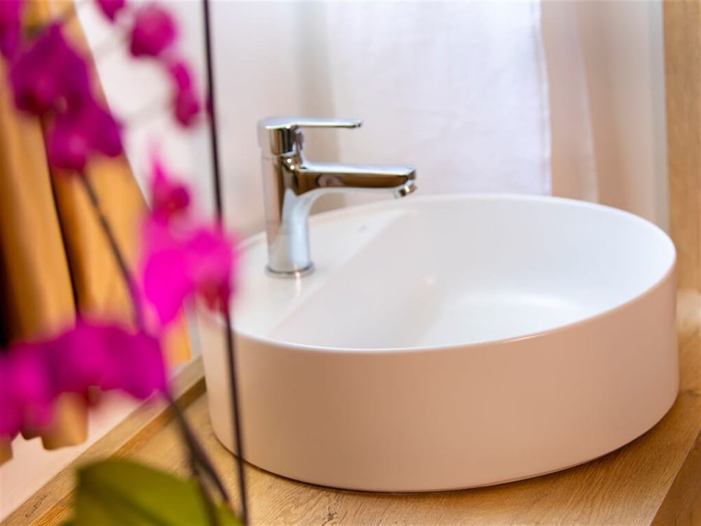 Bathroom sink