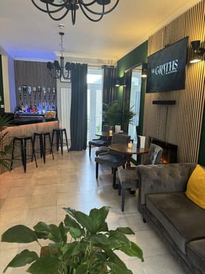 thumbnail: Bar (on property)