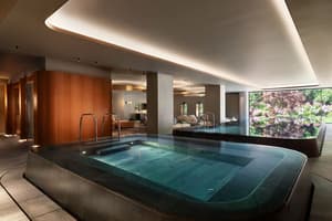 thumbnail: Bar (on property)