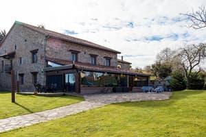 thumbnail: Front of property