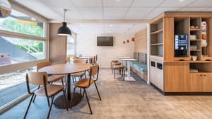 thumbnail: Breakfast area