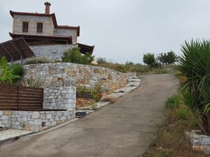 thumbnail: Property grounds