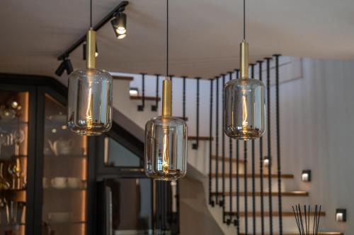 858389593.jpg
