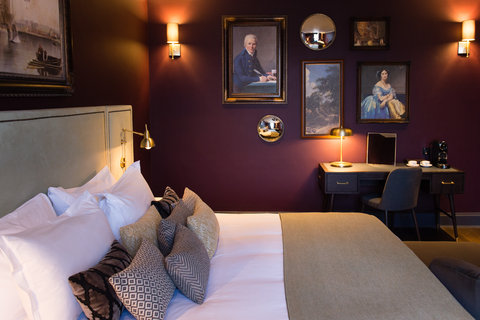 Junior Suite 03.jpg