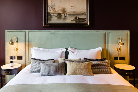 Junior Suite 04.jpg