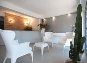 thumbnail: Lobby sitting area