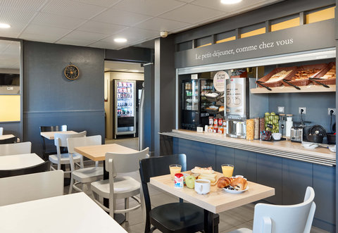 Hotel Corbeil Essonnes Breakfast Room