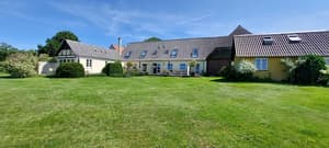 thumbnail: Front of property
