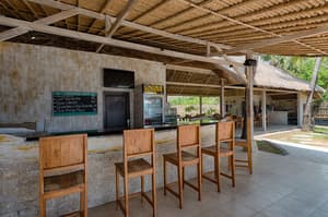 thumbnail: Bar (on property)