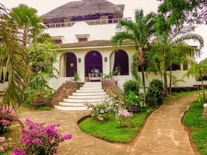 thumbnail: Front of property