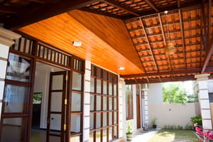 thumbnail: Property entrance