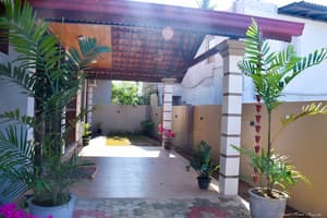 thumbnail: Front of property