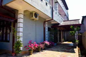 thumbnail: Front of property