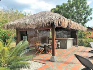 thumbnail: Bar (on property)