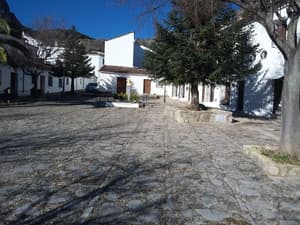 thumbnail: Front of property