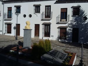thumbnail: Front of property