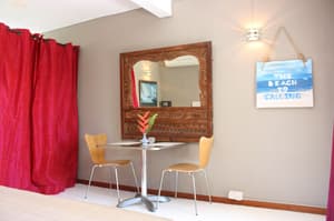 thumbnail: In-room dining
