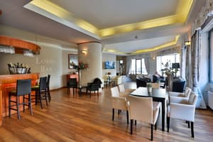 thumbnail: Bar (on property)