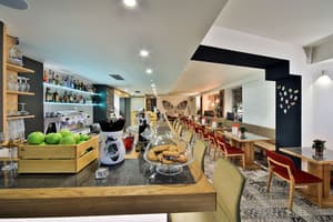thumbnail: Restaurant