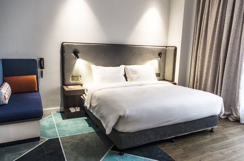 Holiday Inn Express Nanjing Dongshan Standard Suite bedroom