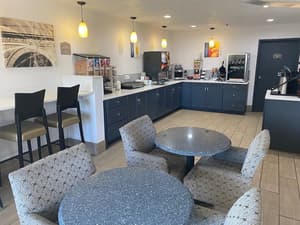thumbnail: Breakfast area