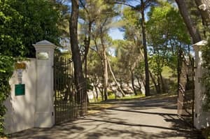 thumbnail: Property entrance