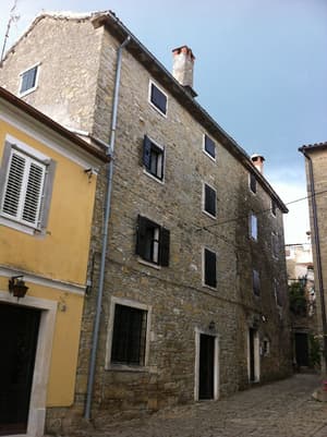 thumbnail: Front of property