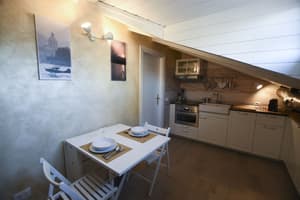 thumbnail: In-room dining
