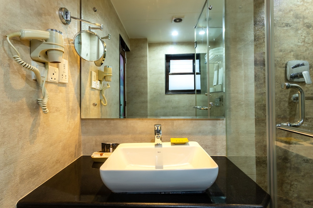 Bathroom sink