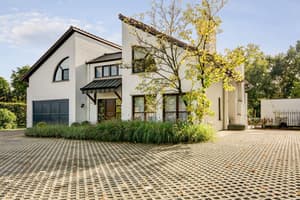 thumbnail: Front of property