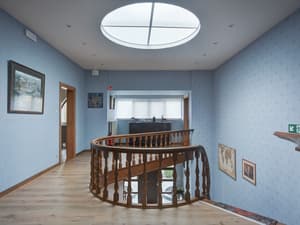 thumbnail: Hallway