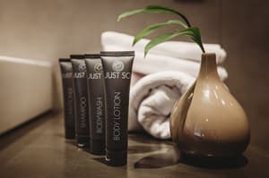 thumbnail: Bathroom amenities