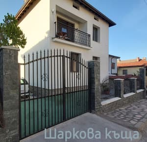thumbnail: Property entrance
