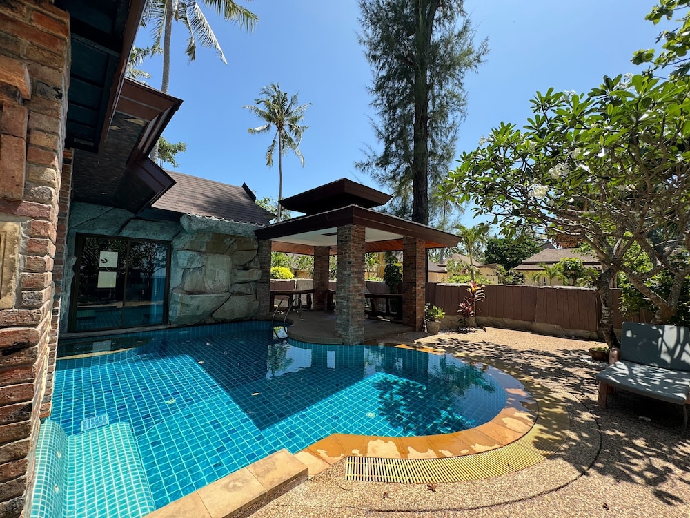 Private pool