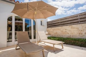 thumbnail: Bar (on property)