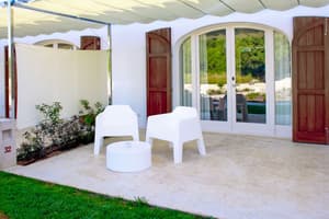 thumbnail: Exterior detail