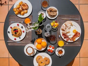 thumbnail: Breakfast area