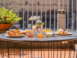 thumbnail: Breakfast area
