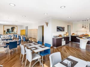 thumbnail: Breakfast area
