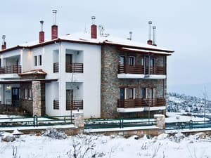 thumbnail: Front of property