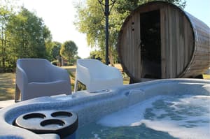 thumbnail: Outdoor spa tub