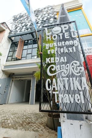 thumbnail: Property entrance