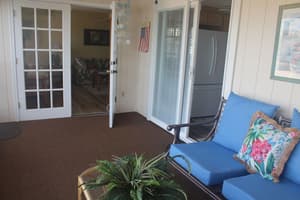 thumbnail: Lobby sitting area