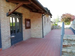 thumbnail: Exterior