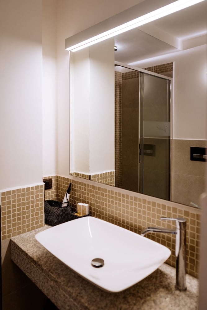 Bathroom sink
