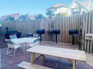thumbnail: Outdoor dining